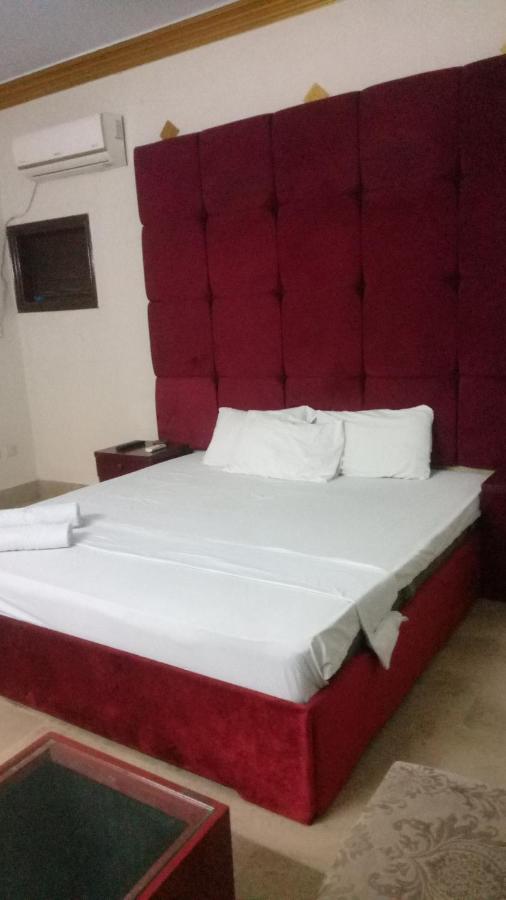 Hotel Crown Plaza, Near Karachi Airport, Darul Sehat Hospital, Dow, Agha Khan And Liaqat Hospital Exterior foto