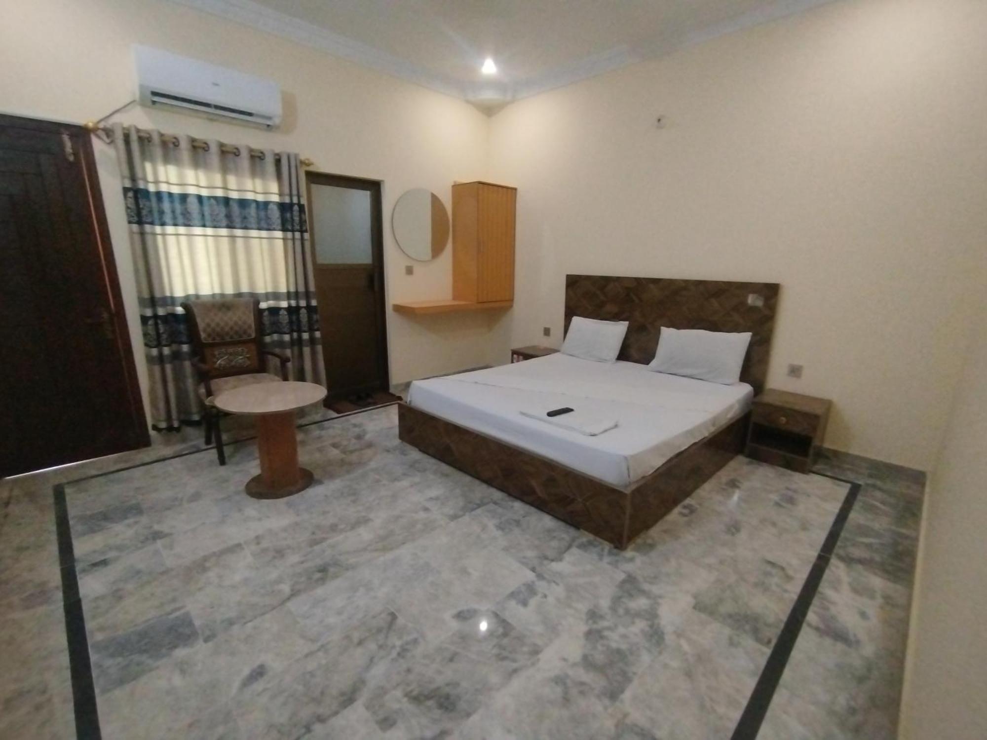 Hotel Crown Plaza, Near Karachi Airport, Darul Sehat Hospital, Dow, Agha Khan And Liaqat Hospital Exterior foto