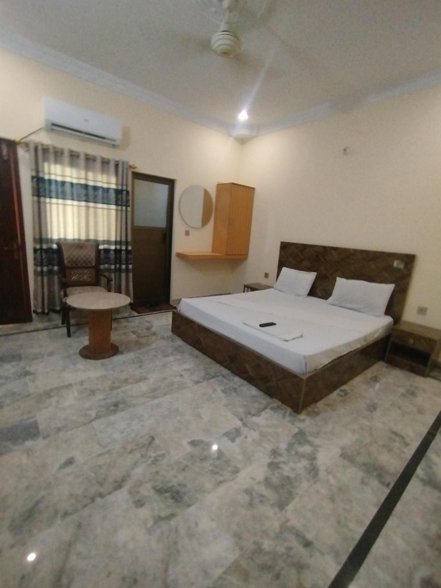 Hotel Crown Plaza, Near Karachi Airport, Darul Sehat Hospital, Dow, Agha Khan And Liaqat Hospital Exterior foto